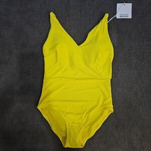 Maree Maree Women's Yellow ribbed V-neck One piece Swimsuit Size 14